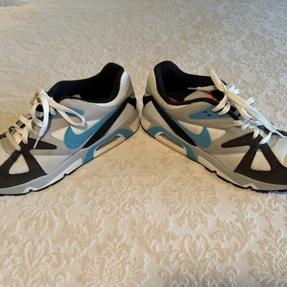 Men's Nike Sneakers - Picture 6 of 9